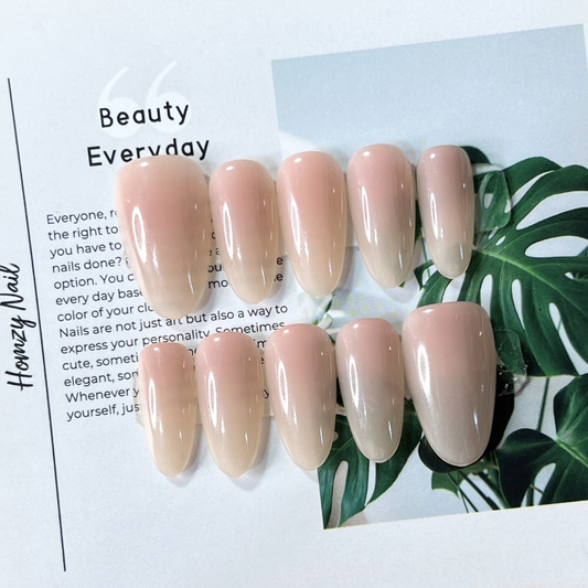 裸粉漸變 中長橢最修飾手了🤩 超級自然不夾手 美甲天花板果然就是甄嬛甲❤️❤️