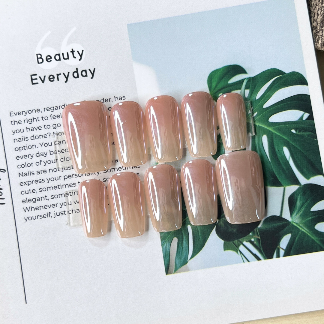 現貨嚴選穿戴甲 三千瓦小燈泡💡 超亮極光電鍍 日常中偏短梯甲