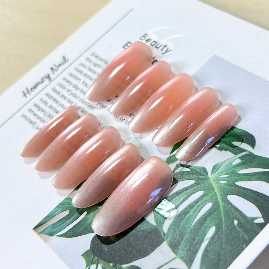 現貨嚴選穿戴甲 純慾風高級漸層貓眼 中橢甲 想要素顏帶點亮亮的就選這款！