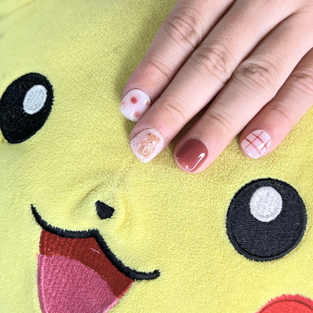 親子穿戴甲(大人+小孩=兩副) 熊熊蛋糕格子童趣甲 短圓甲和兒童迷你甲 適合日常的長度最方便❤️