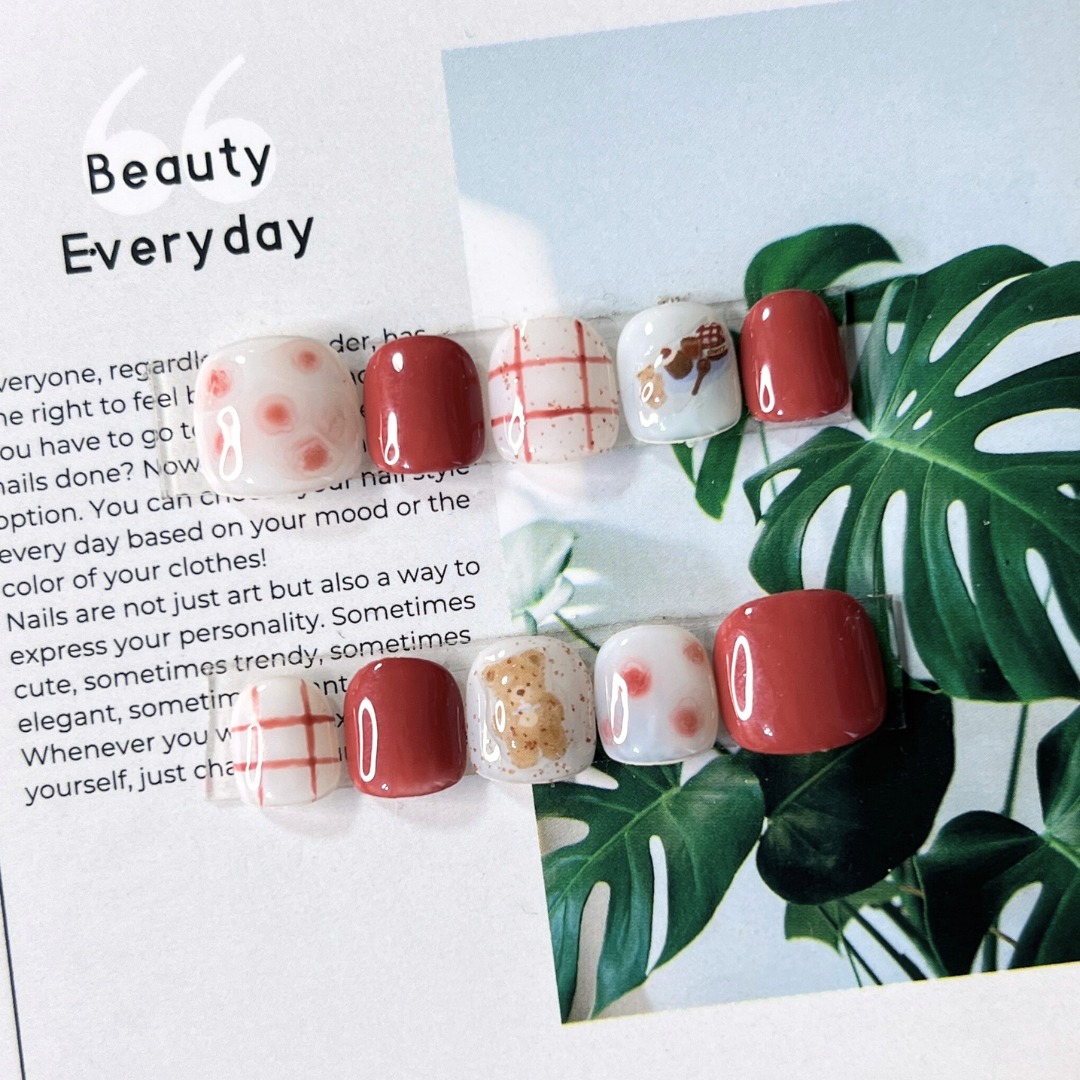 現貨L 兒童穿戴甲 美甲師手作 🐻熊熊搭配蛋糕🍰 超級可愛 適合冬天的紅色系指甲❤️