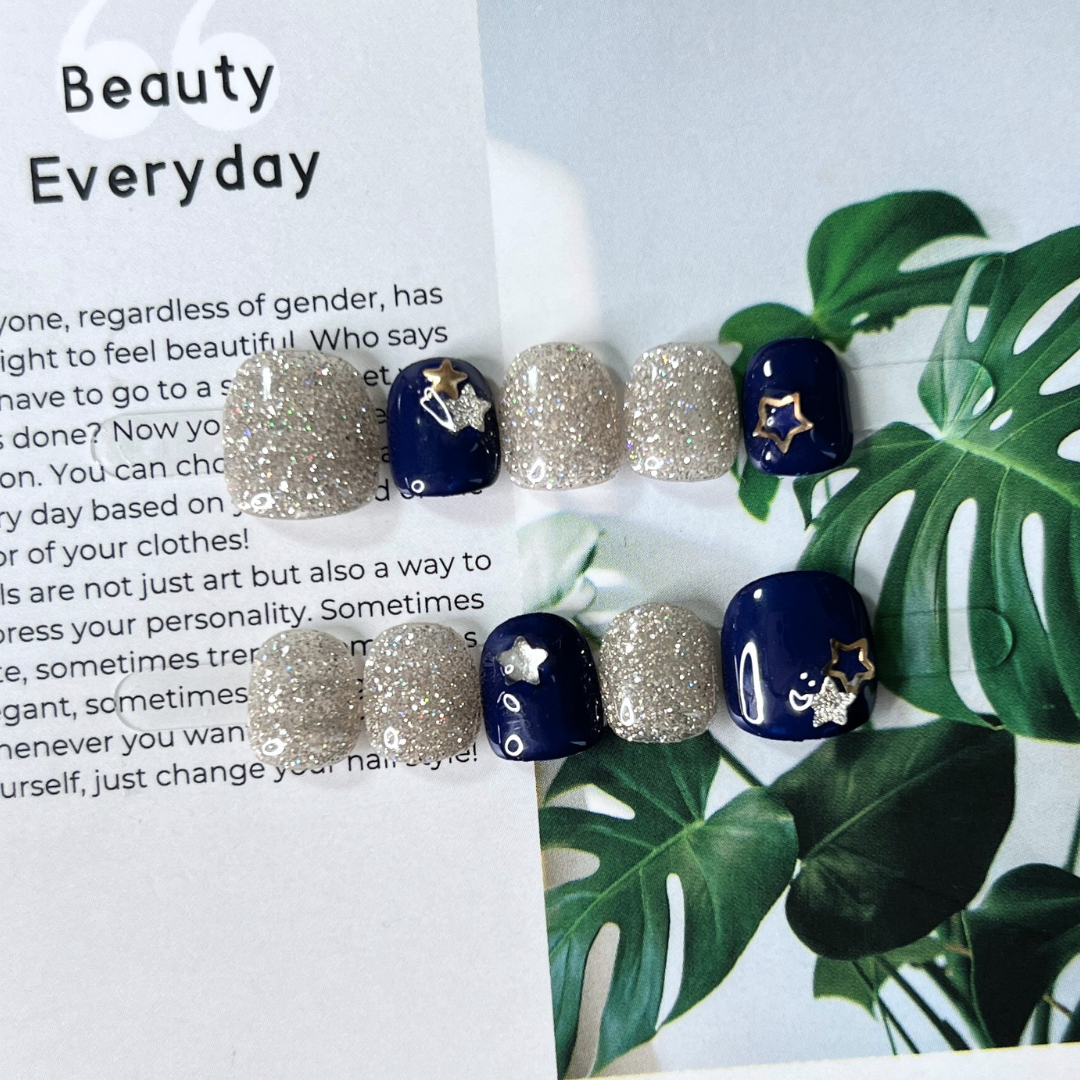 現貨S 兒童穿戴甲 美甲師手作 閃亮銀粉+顯白深藍 適合你家高冷的小公主👑