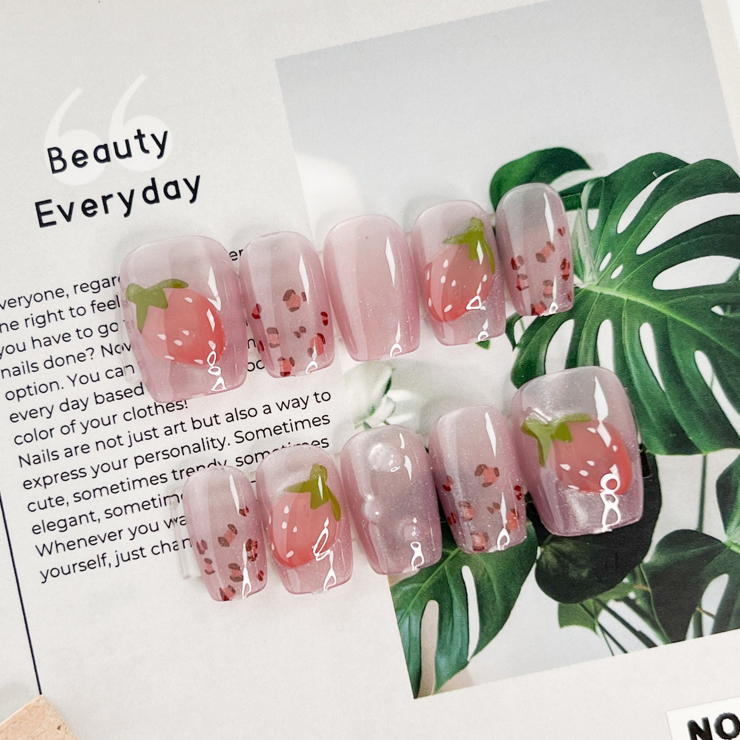 Spot carefully selected wear nails 24 hours delivery leopard print strawberry slightly convex cat eye short ladder nails