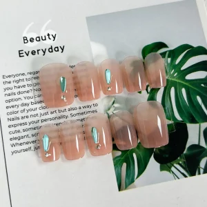 現貨嚴選穿戴甲 24H出貨 百搭裸色小鑽短梯甲