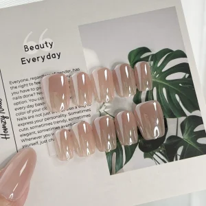 三千瓦小燈泡嫩粉漸層日常超短梯