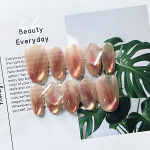 ✨NEW IN ✨裸色暈染紅 透透小方塊 短圓穿戴甲